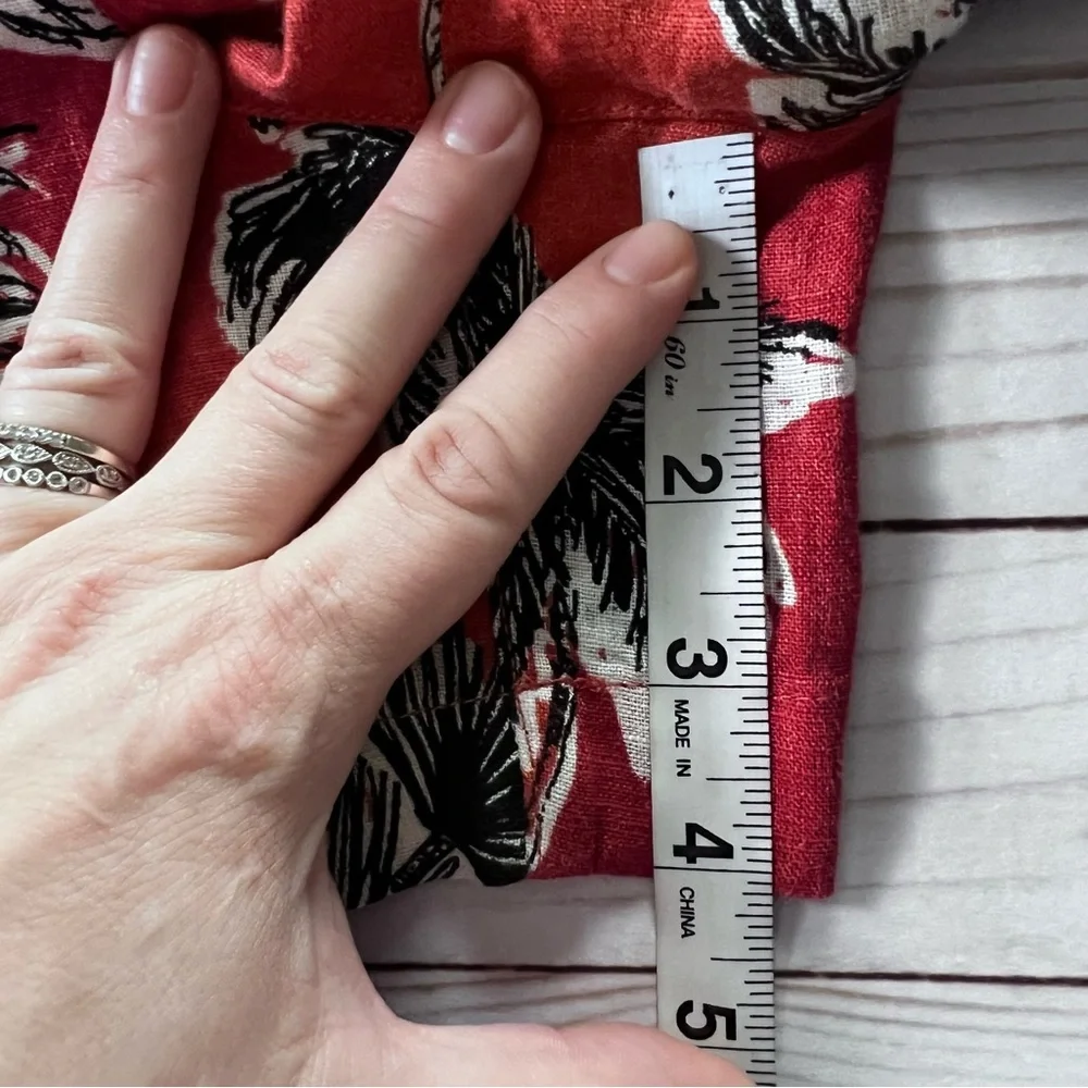 Tahari 100% European Flax Tropical Print Belted Shorts in Orange Black size 8 - Picture 10 of 10